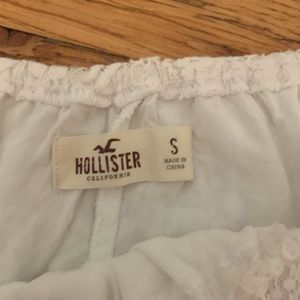 Hollister Tops - cute hollister white patterned topโฃ๏ธ Hollister Tops - cute hollister white patterned topโฃ๏ธ